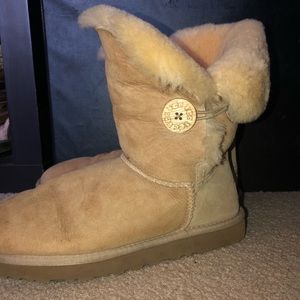 Bailey Button Uggs - W9 in Sand